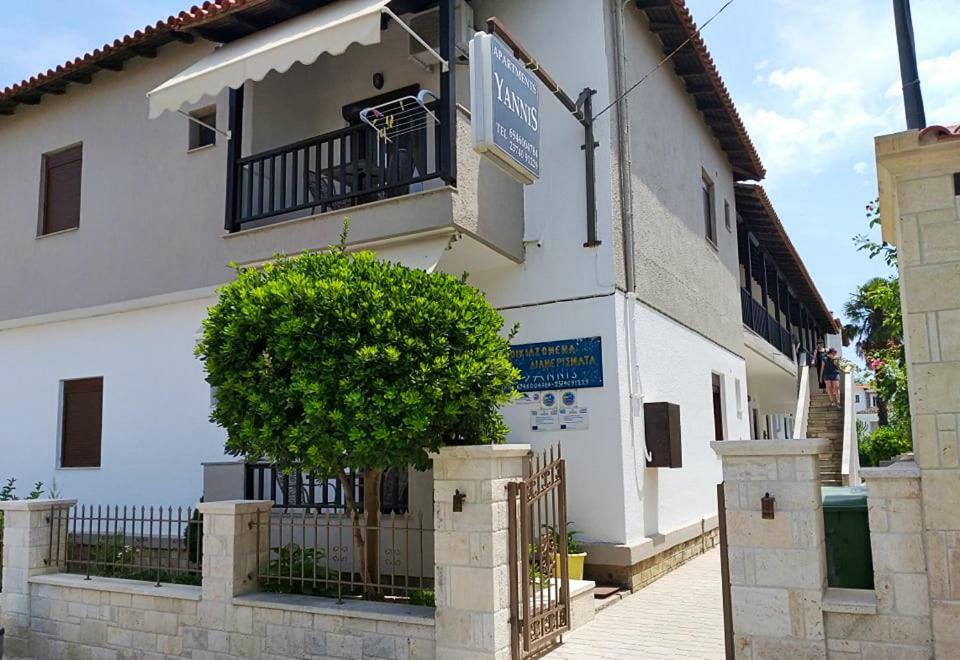 Yannis Apartments Áfitos Exterior foto