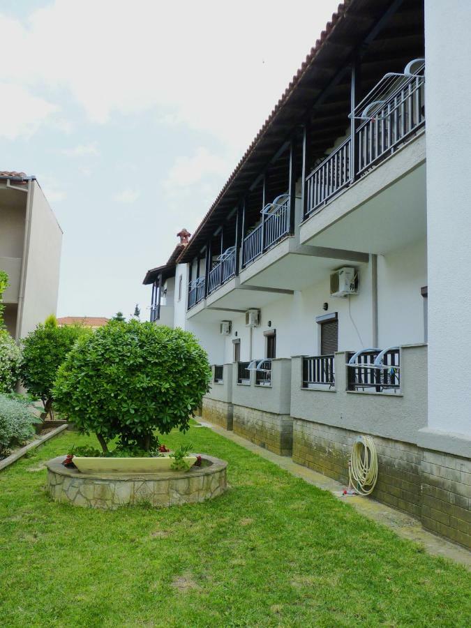 Yannis Apartments Áfitos Exterior foto