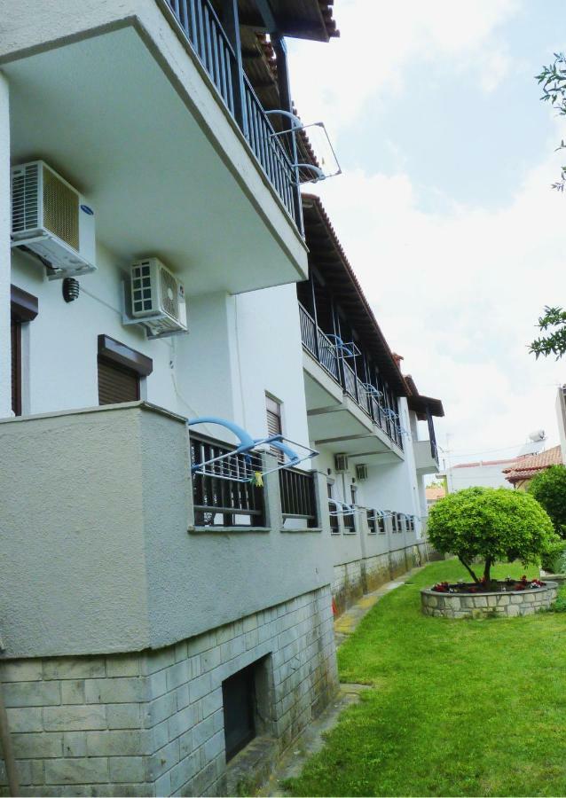 Yannis Apartments Áfitos Exterior foto