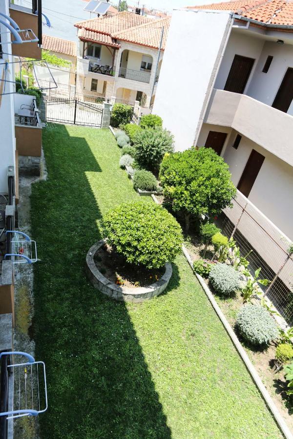 Yannis Apartments Áfitos Exterior foto
