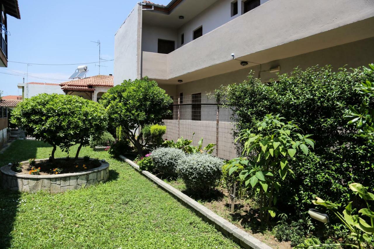 Yannis Apartments Áfitos Exterior foto
