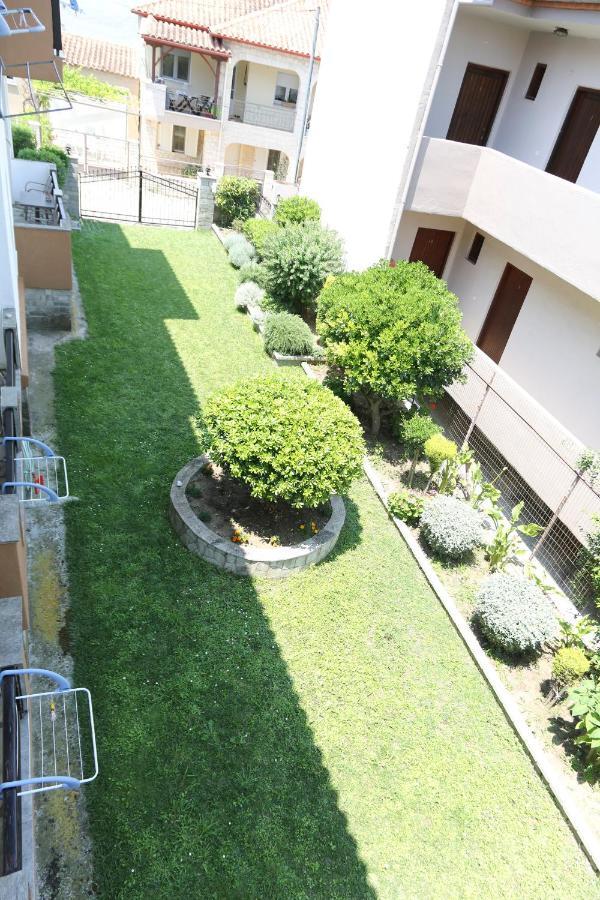 Yannis Apartments Áfitos Exterior foto