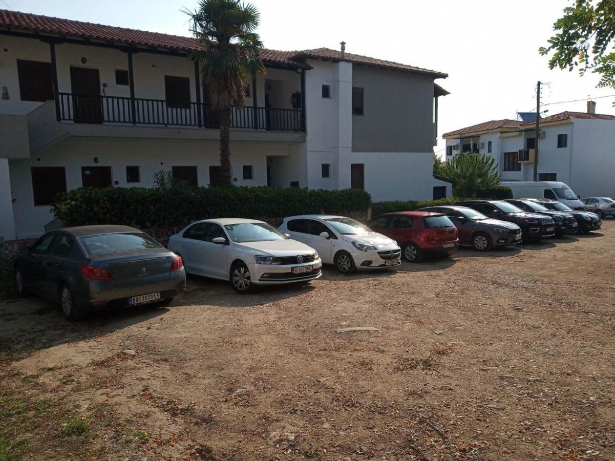 Yannis Apartments Áfitos Exterior foto